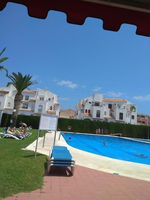 Apartamento Alex Bungalow Torrevieja Exterior foto